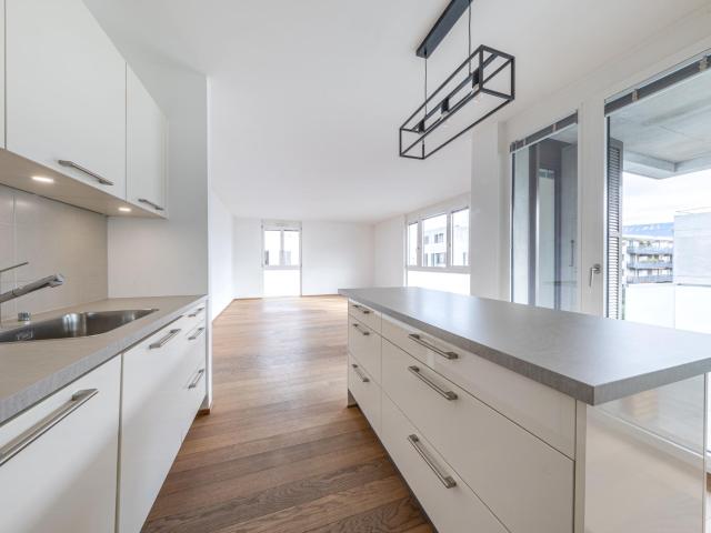 Moderne 4 Zimmer Wohnung mit Loggia