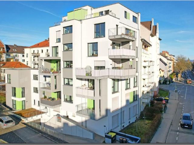 Moderne 4 ZKB mit Balkon und TG Stellplatz, KS West