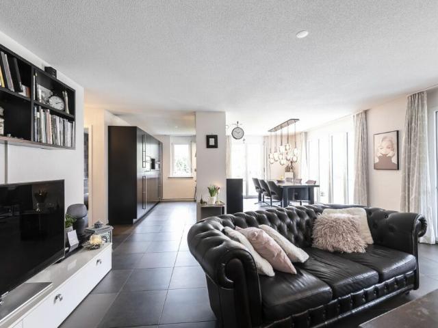 Moderne 5.5 Zi Eigentumswohnung an bester Lage