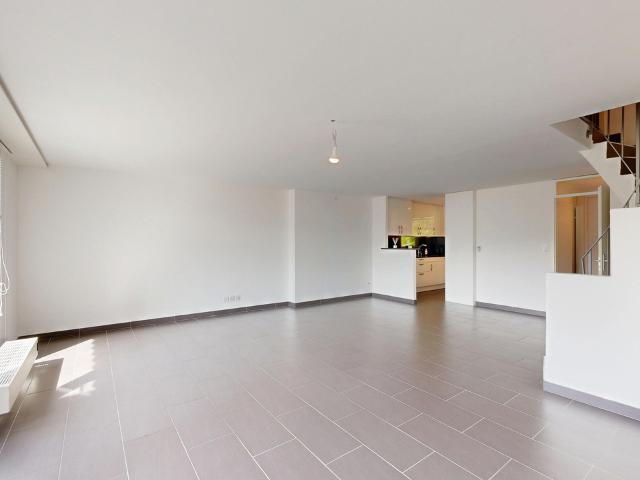 Moderne 5.5 Zimmer Maisonette Wohnung mit Garage