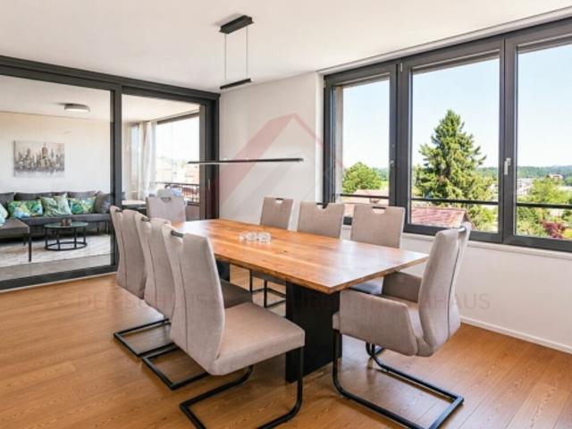 Moderne 5.5 Zimmer Maisonette mit Loggia, Designküche und Minergie Standard in zentraler Lage