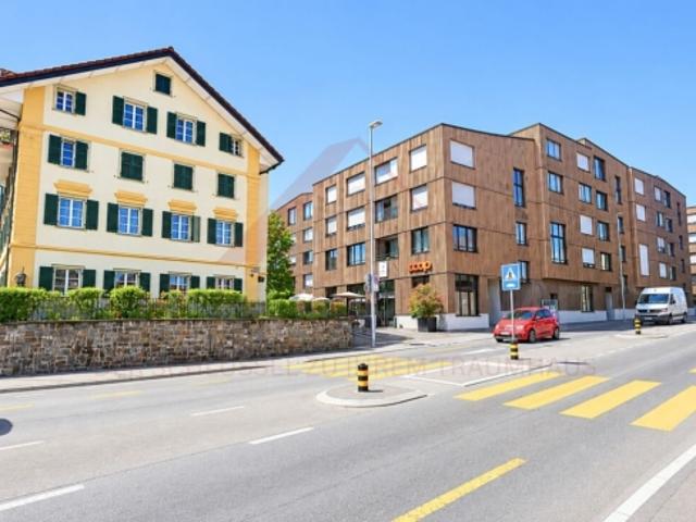 Moderne 5.5 Zimmer Maisonette mit Loggia, Designküche und Minergie Standard in zentraler Lage