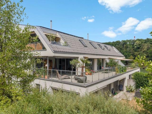 Moderne 5.5 Zimmer Terrassenwohnung mit wunderbarem Blick auf die Aare