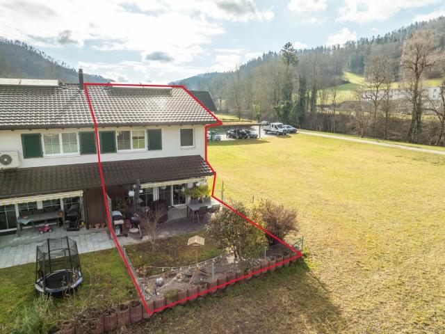 Modernes 4,5 Z' Reiheneckhaus mit Hobbyraum und Carport
