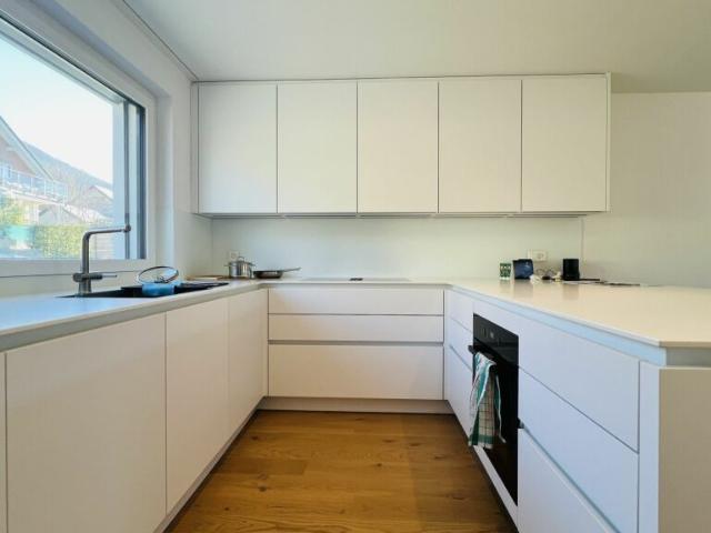 Modernes 5.5 Zimmer Neubau Einfamilienhaus mit 2 Bädern, Carport, Parkplatz & Garten in Duggingen