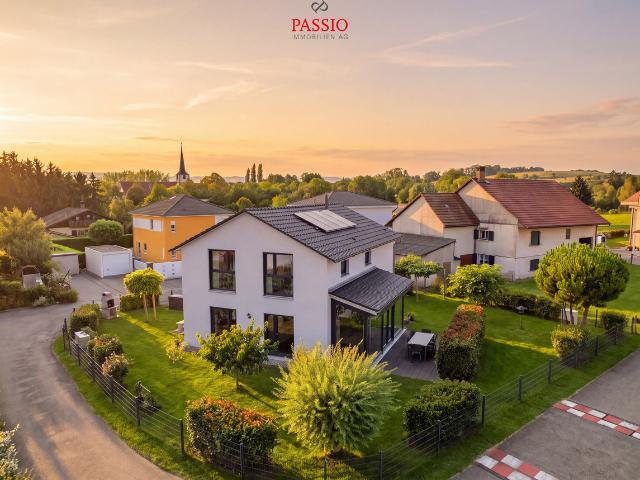 Modernes 5.5 Zimmer Familienhaus mit traumhaftem Garten