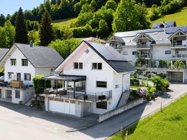 Modernes 6.5 Zimmer Einfamilienhaus mit grosszügigem Garten in Signau