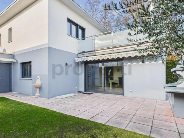 Modernes 8 Zimmer Einfamilienhaus mit großem Parkplatz, Cadempino