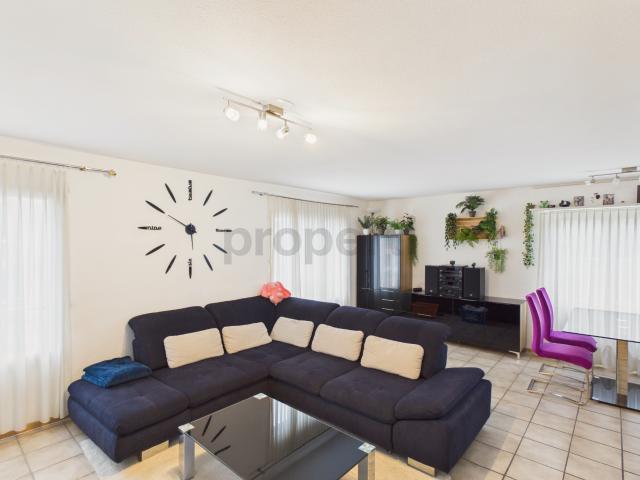 Modernes 2.5 Zimmer Apartment mit Balkon, Sutz Lattrigen
