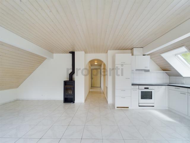 Modernes 2.5 Zimmer Dachgeschoss mit Balkon, Grindel