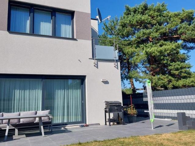 Modernes Traumhaus mit Dachterrasse und Garten in Wien Essling