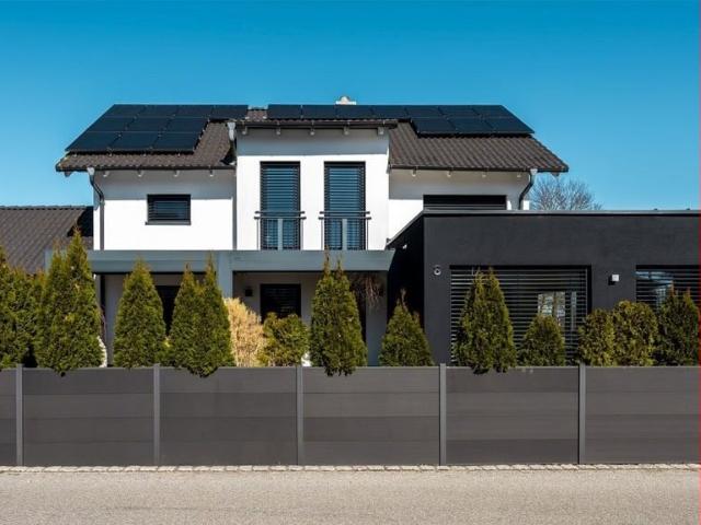 Modernes Traumhaus mit luxuriösem Anbau und Salzwasserpool