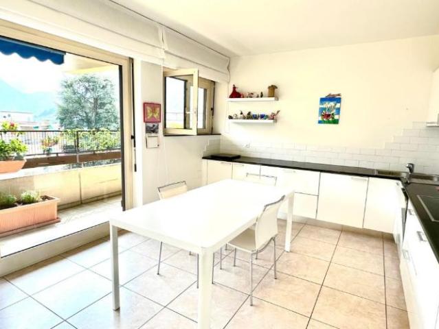 Modernes und gemütliches Anwesen mit Terrasse und Zugang zu Lugano