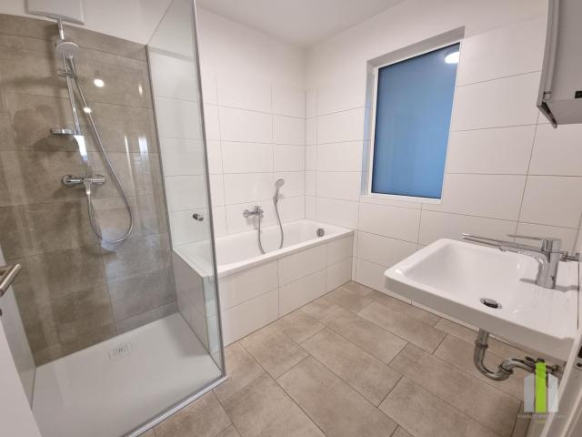 Modernes Wohnglück in Straßwalchen: Exklusive 4 Zimmer DG Wohnung mit West Balkon