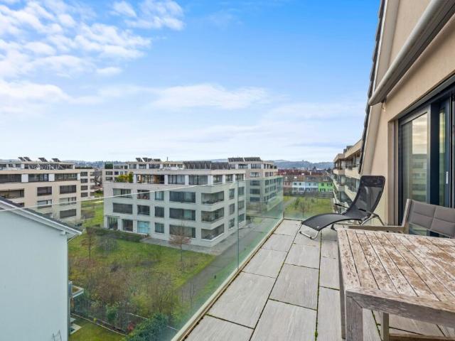 Modernes Wohnen auf zwei Ebenen Stilvolle Maisonettewohnung in Allschwil