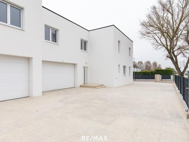 Modernes Wohnen BELAGSFERTIGE Doppelhaushälfte in Wiennähe