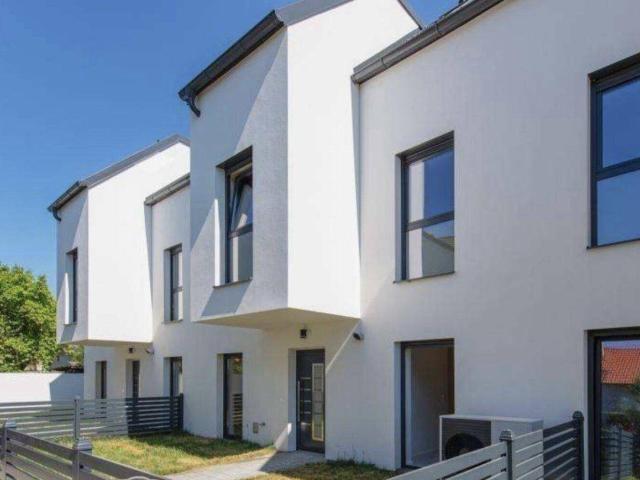 MODERNES WOHNEN IM 5 ZIMMER REIHENHAUS IN RUHIGER GRÜNLAGE des 22 BEZIRK WIEN