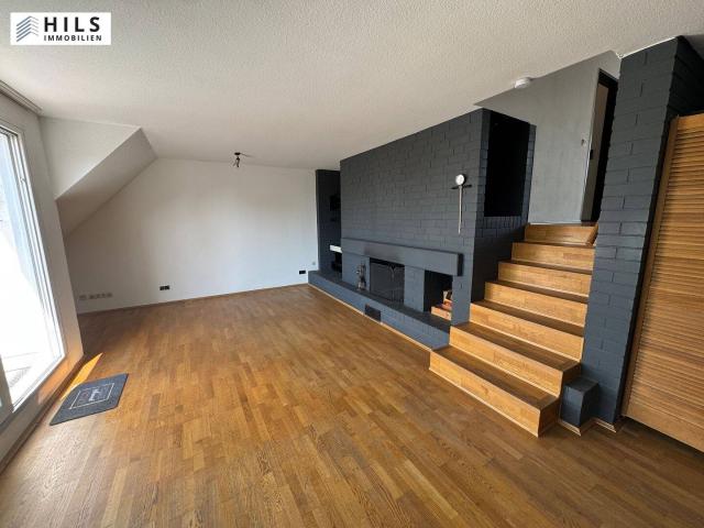 Modernes Wohnen mit außergewöhnlicher Architektur. Mezzanin Wohnung mit 2 Balkonen in Unterbilk