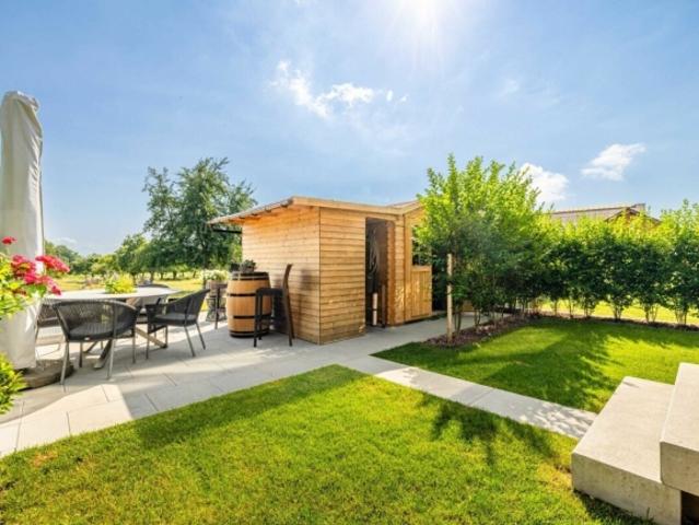 Modernes Wohnen mit Gartenparadies Hochwertige 3.5 Zimmer Neubauwohnung im Minergie zertifizierten Mehrfamilienhaus direkt angrenzend an die Landwirtschaftszone