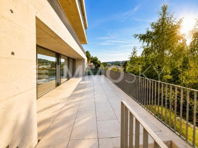Modernes Wohnen mit Panorama Balkon über Bern
