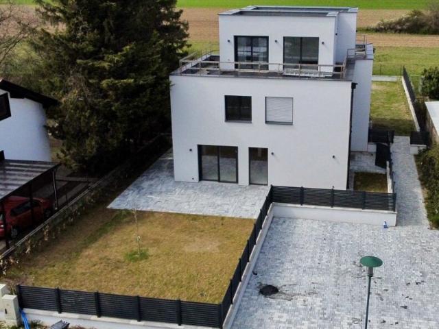 Modernes Wohnjuwel in Sollenau: Großzügigkeit trifft auf individuelle Gestaltungsfreiheit !