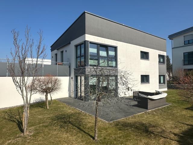 Modernes Zweifamilienhaus mit hochwertiger Ausstattung