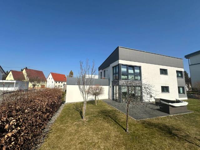 Modernes Zweifamilienhaus mit hochwertiger Ausstattung