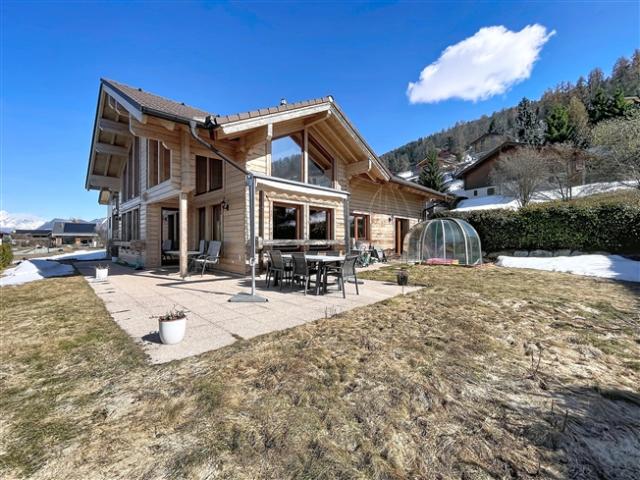 Contemporäres Chalet mit atemberaubendem Blick auf die Alpen