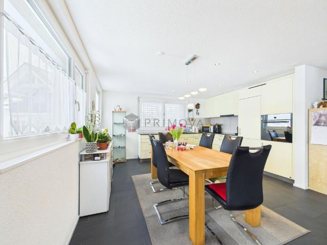 Modernes Design trifft Emmentaler Idylle: Top Wohnung zu verkaufen