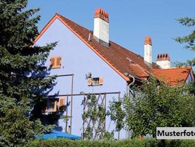 Modernes Doppelhaus im Rohbau mit viel Gestaltungspotenzial