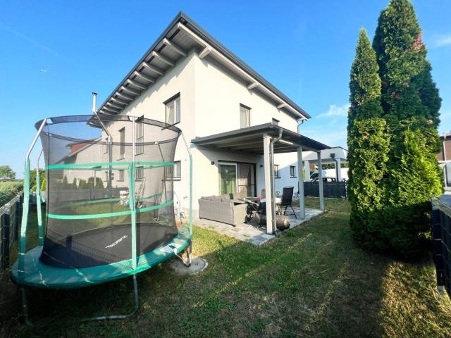 Modernes Doppelhaus in ruhiger Toplage – ideal für Familien