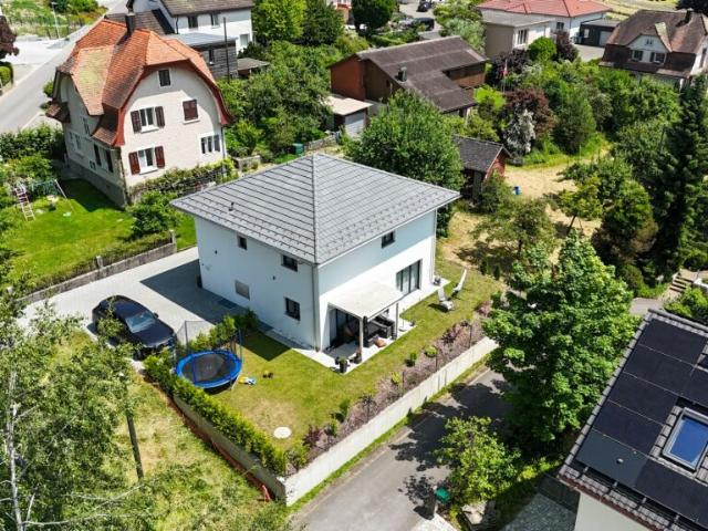 Modernes EFH an familiärer Lage