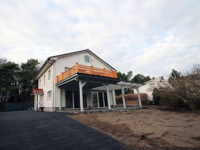 Modernes Einfamilienhaus auf großem Grundstück in ruhiger Lage