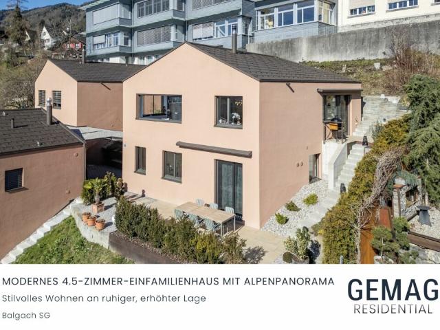 Modernes Einfamilienhaus mit Alpenpanorama