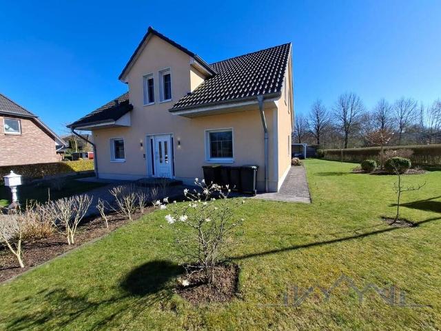 Modernes Einfamilienhaus mit Solar und Wärmepumpenheizung