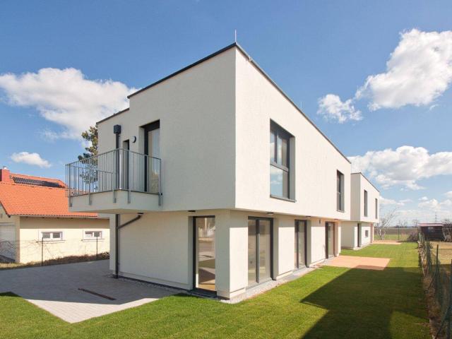 MODERNES EINFAMILIENHAUS | Ziegelmassivbauweise | viel Platz, lichtdurchflutet & optimale Raumaufteilung | inkl. Stellplatz