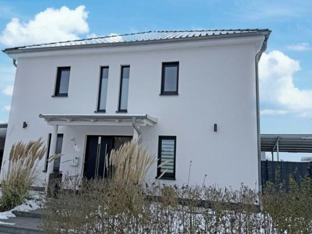 Modernes Familienhaus 167 m² mit hochwertiger Küche, Fußbodenheizung, sechs Zimmer & Garage