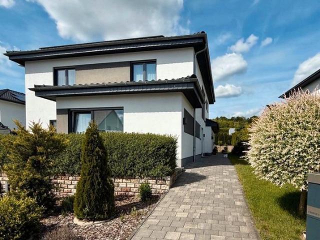 Modernes Familienhaus mit ELW | Smart Home | A+ | PV | Wärmepumpe