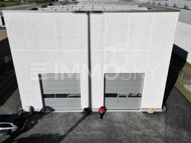 Modernes Industrielager – Lumino