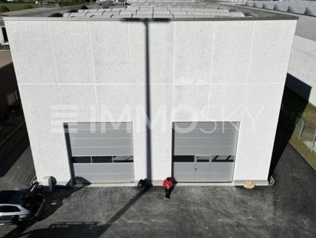 Modernes Industrielager – Lumino