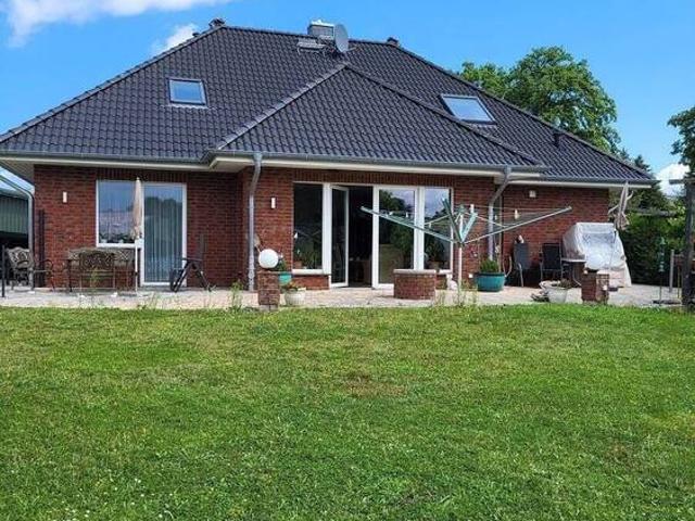 Modernes neuwertiges Haus, frei, massiv gebaut, Ostseenähe!