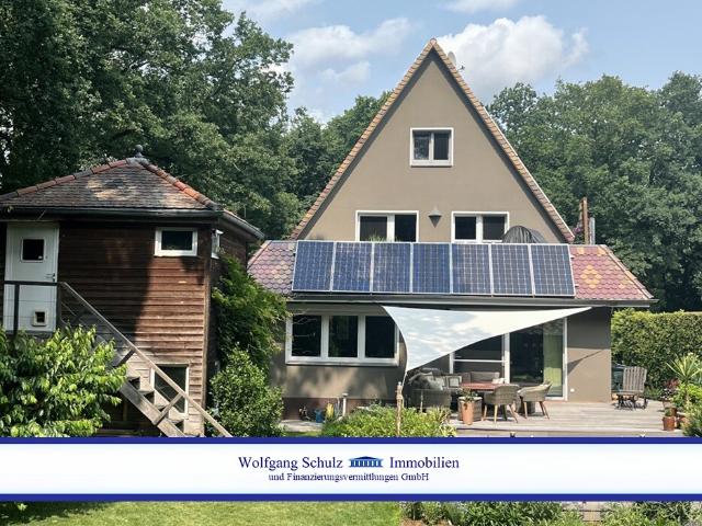 Modernes Niedrigenergie Einfamilienhaus mit Saunahäuschen in Mahlow