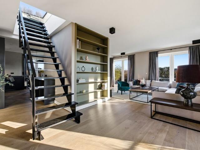 Modernes Penthouse mit Lift, Kamin, 2 Terrassen, 2 Bädern & Blick zum Fernsehturm in HH Rotherbaum!
