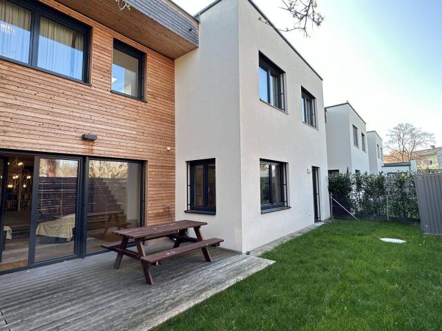 Modernes Reihenhaus mit 3 Schlafzimmern und Autoabstellplatz