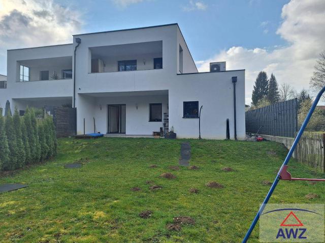SIPBACHZELL: Neuwertige Doppelhaushälfte mit Garage in ruhiger und sonniger Lage zu verkaufen!