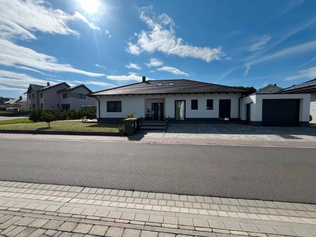 Moderner Bungalow hochwertig ausgestattet mit Ausbaupotenzial