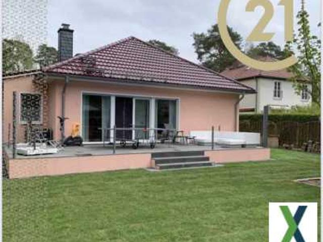 Moderner Bungalow mit Kamin, Terrasse & Waldblick zu vermieten