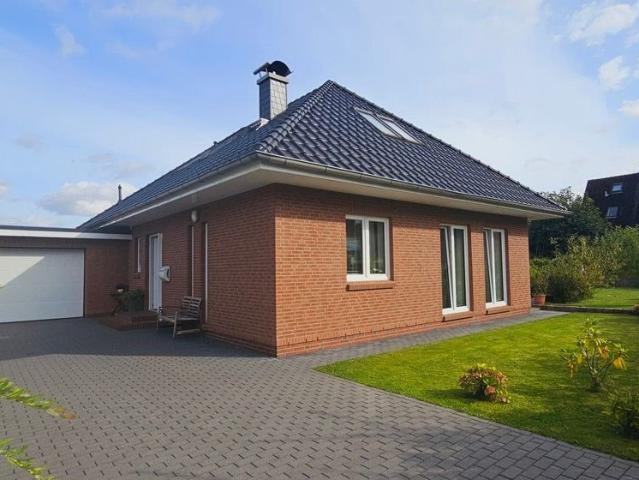 Moderner Niedrigenergie Bungalow mit Ausbaureserve im Dachgeschoss am nahe gelegenen Selenter See