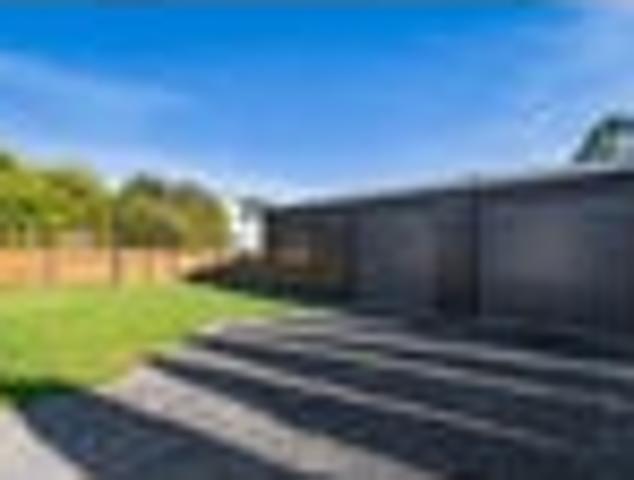 Modernised Charming Home and X large 7 x 12 Shed!