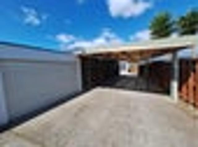 Modernised 2 bedroom with large workshop